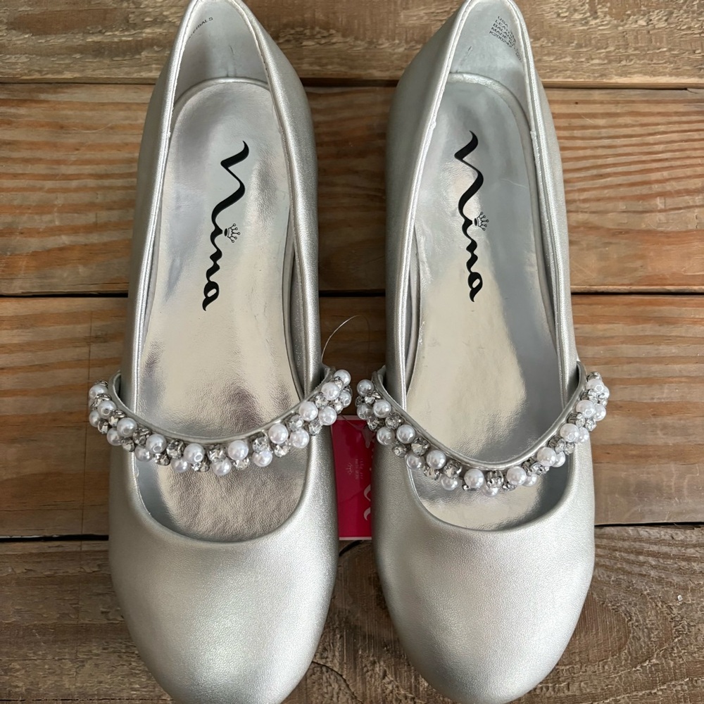 Nina Girl's Silver Leather Kid's Flat Dress Shoe Pearl Beaded Strap NEW Size 3M - Picture 1 of 10